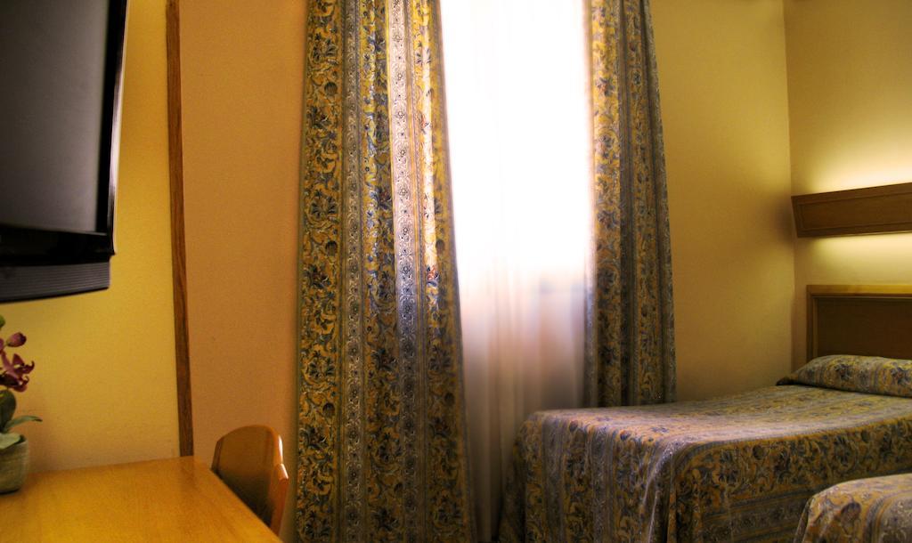 Hostal Los Guerreros Toledo Kültér fotó